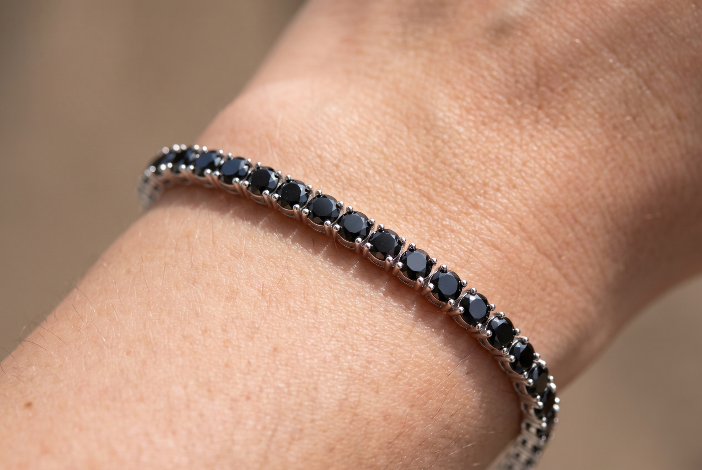 Pulsera negra macro