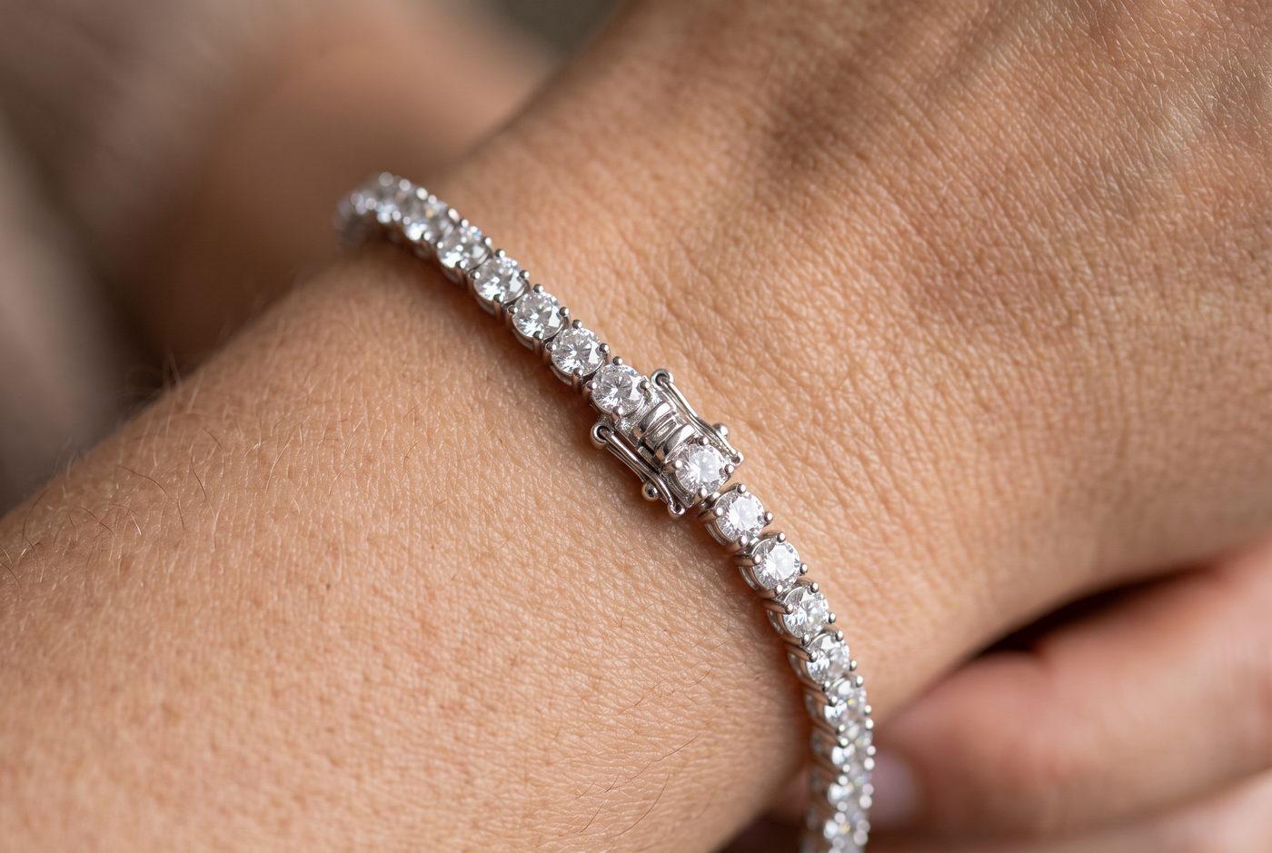 Pulsera plata macro con cierre